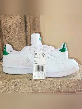 NWT Adidas Advantage Casual Sneakers Women's Size 8.5